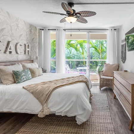 Walk To Beach From This Renovated Studio With King Bed And Resort-Level Amenities